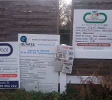 Le panneau est mis en place