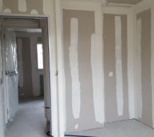 Chambre n&deg;2 placard mural