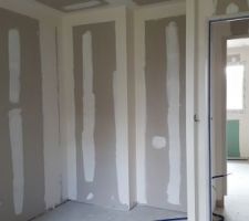 Chambre n&deg;3 placard mural