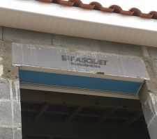 Les coffrets de Volets Roulants ont été rehaussé de 12 cm à l'étage.
Notre conducteur des travaux à réagit rapidement.
