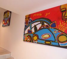 Mur face à l'ascenseur : Le Combi et la  Porsche