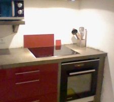 Vernis , reste fa&iuml;ence , plinthes dessous de four