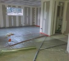 Pr&eacute;paration avant de couler la dalle de ravoirage