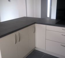 Cuisine vue sur les meubles bas