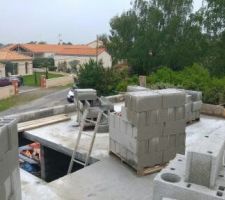 Mont&eacute;e des parpaings et plafond rdc