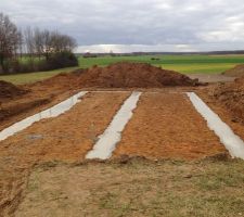 Fondation coulée le 24 février avec mise à la terre.
Maintenant on attend ! :)