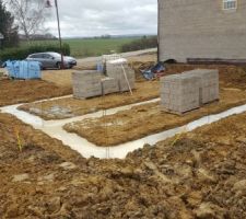 Après deux jours de travail, notre maison prend forme... il faut avoir un peu d'imagination