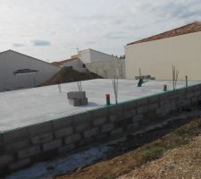Et voila le plancher le reseau le treillis la dalles ils on fait le traitement antimite il y a plu qua laisser secher