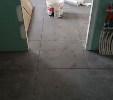 Et voila pose du carrelage commencée