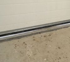 Rallonge du seuil de porte non plan comme le montre la photo