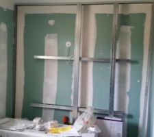 Renfort mur pour meuble vasque suspendu
