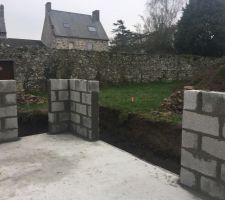 Emplacement baie vitr&eacute;e gauche salon