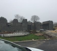 Vue d'ensemble de l'élévation des murs
Il faisait un temps de cochon :(