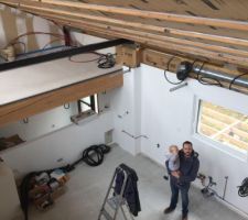 Début de la pose du lambris au plafond