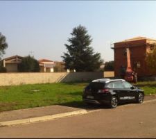 Terrain vierge parfaitement plat (plein sud)