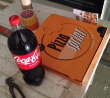 Vendredi soir soiree en amoureux au programme pizza et pose de laine de verre heyyyy))))