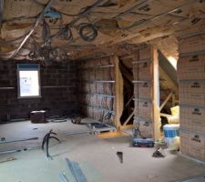 Isolation en cours &agrave; l'&eacute;tage cot&eacute; droit