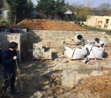 D&eacute;but vides sanitaires aujourd'hui le lundi 13 mars 2017. Apr&egrave;s un arr&ecirc;t d'une semaine suite &agrave; un probl&egrave;me de voisinage et voil&agrave; reparti...