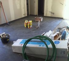 13 septembre : les plinthes sont pos&eacute;es dans la cuisine