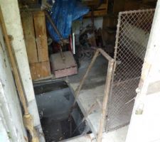 Le puits &agrave; 2m&egrave;tres en contrebas