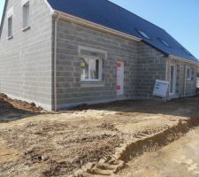 L'avant de la maison après le passage du terrassier