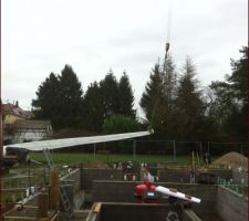 Géotextile déroulé par la grue