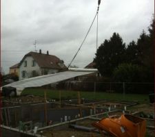 Géotextile déroulé par la grue