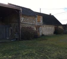 Petite maison qu'on va habité lentps de la construction du plain pied