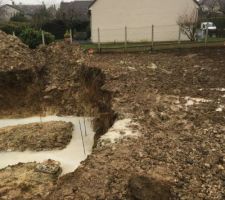 Terrain avant d&eacute;but du chantier (effondrement d'une partie chez le voisin)