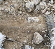 Impact sur notre trottoir suite au passage des camions chez nos voisins.