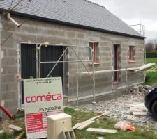 Début de la pose de l'enduit.