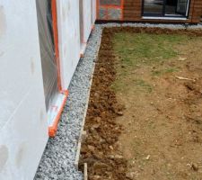 Mise en place des cailloux et du reseau d'eau pluvial