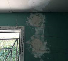 Petit ou gros soucis sur les murs au niveau de la salle de bain... moisissure comme Lora06