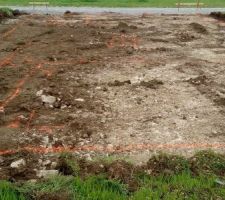 Décapage des terres végétales - délimitation de la maison