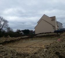 Terrassement fait, fondations creusées