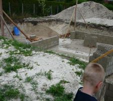 Le départ des murs du sous-sol.