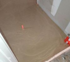 Fin du coulage de la chape liquide : le cellier