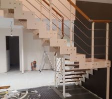 Pose de notre escalier Daisy avec marches en Iroko de chez RINTAL. Une finition et un pose magnifique!!!