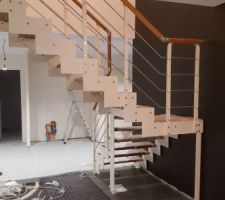 Pose de notre escalier Daisy avec marches en Iroko de chez RINTAL. Une finition et un pose magnifique!!!