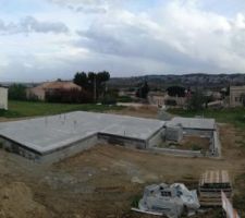 Dalle de la maison terminée. Plus que celles du garage et de la terrasse.