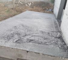 B&eacute;ton de la terrasse du studio coul&eacute; :-(
