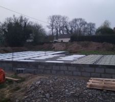 Pose des entrevo&ucirc;tes et poutrelles.