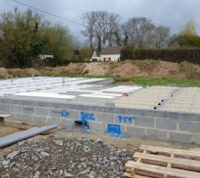 Installation des &eacute;vacuation EU des fourreau par les plombiers.