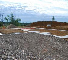 &agrave; gauche, le garage, &agrave; droite le rdc de la maison. ca parait tout petit comme ca...