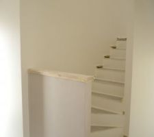 Finition peinture_Muret Halle entrée + Escalier 1/4 tournant vers Etage