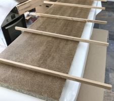 Collages des stratifi&eacute;s sur les plans de travail