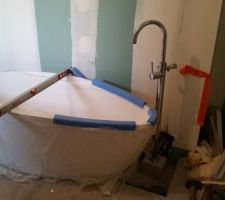 Présentation de la baignoire pour la mise en place des évac