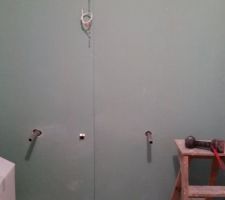 Mur de renfort meuble vasque plaqu&eacute;