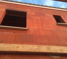 Appuis de fenêtre des toilettes et de la salle de bain