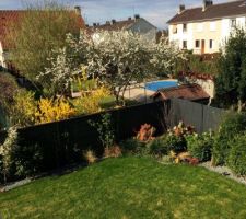 Vue depuis l'une des chambres de l'etage du massif &agrave; l'ouest.